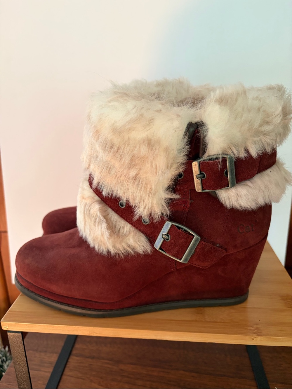 Caterpillar Boisterous Fur Burgundy Suede Wedge Boots with Faux Fur Trim. Size 9